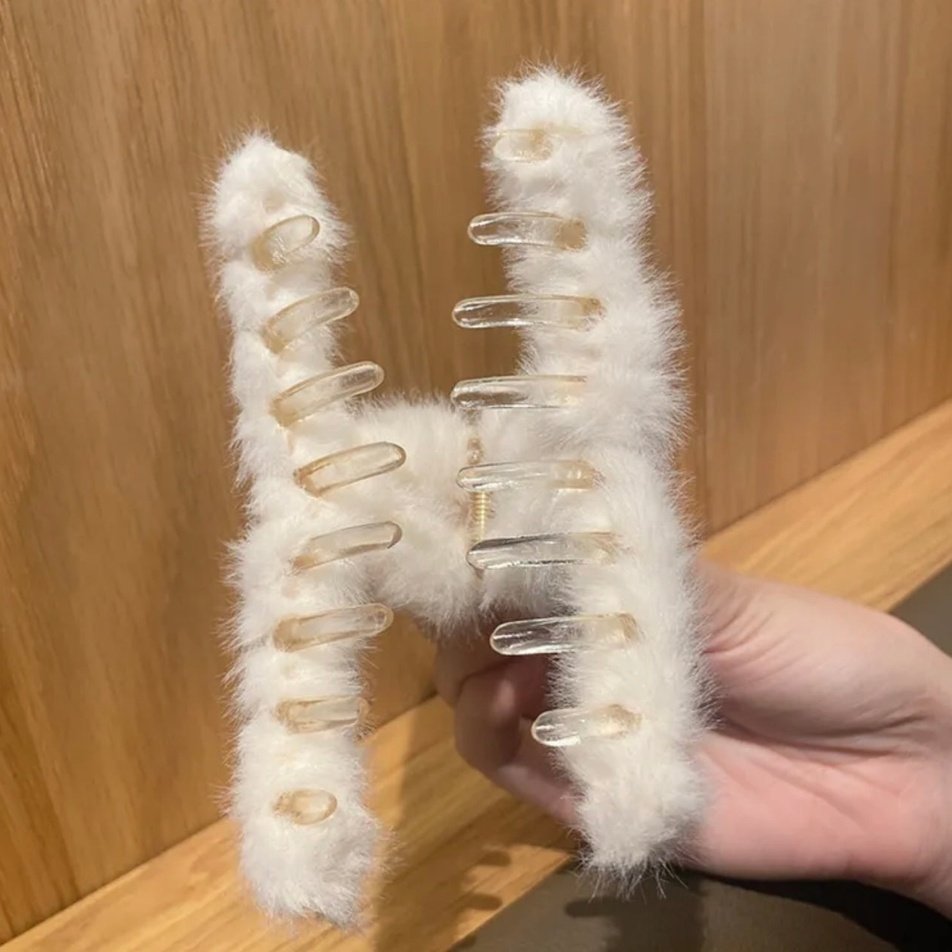 FURRY HAIR CLIP